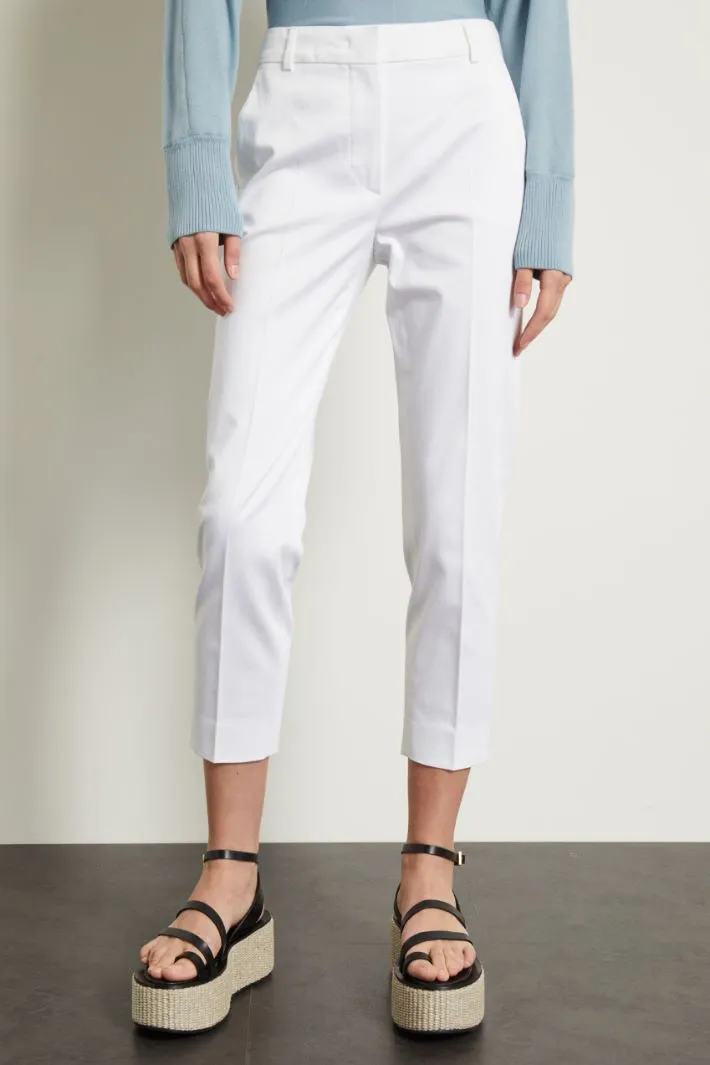 Pantaloni capri in raso di cotone